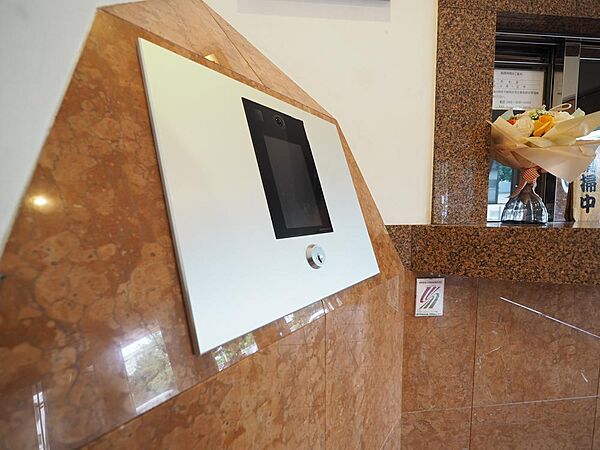エントランスは、防犯性を高めるオートロックが採用されています。