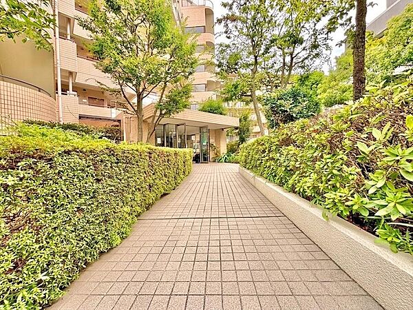 現地にて、住まいの実際の日当たりや、周辺の街並み・交通量などをご体感くださいませ。