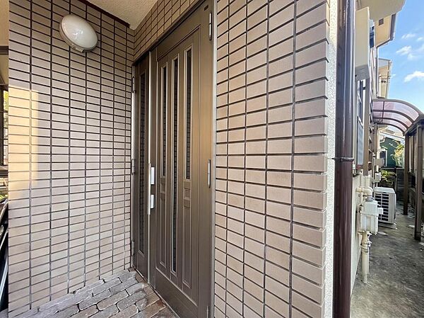 ご家族や来訪者を迎える玄関。お好みのインテリアで、個性を演出してみてはいかがでしょうか。