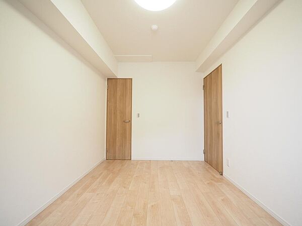 WIC付きのお部屋です。余分な収納家具を置かず、室内をすっきりと保てます。