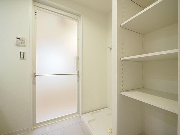 洗面室の収納や洗面化粧台の仕様など、ぜひ現地にてお確かめください。