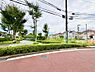 外観：豊かな緑で彩られた、穏やかな住環境です。現地ご見学の際は、周辺の街並みも併せてご確認ください。