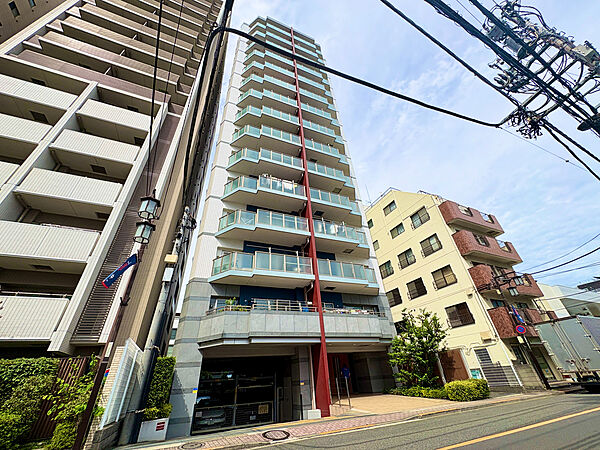 南向きのLDKは広さ約18.1帖。家具配置をしても余裕のある広さです。