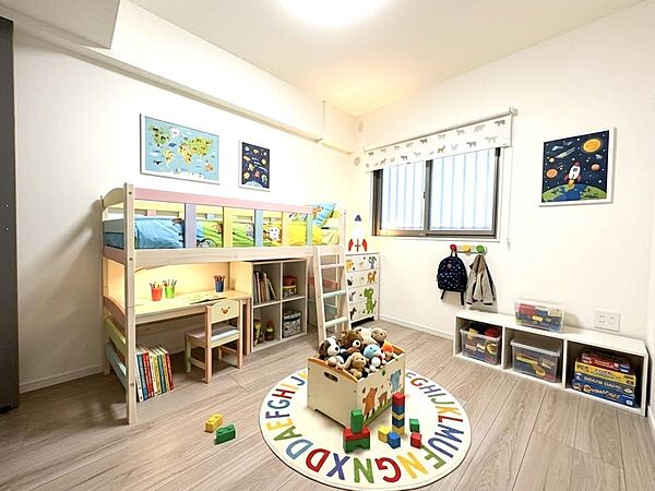 テレワークなどの作業部屋や家事室、子供部屋としても便利なお部屋です。※バーチャル加工を施しています。