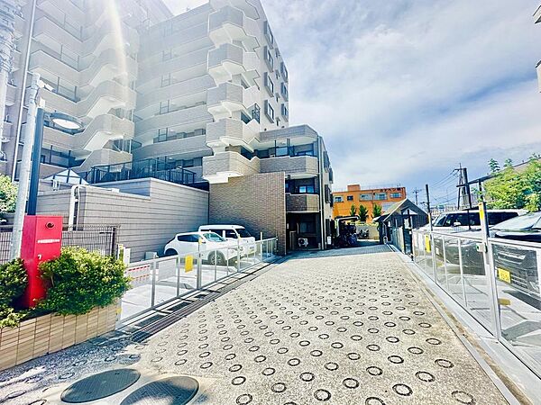 駐車場があります。電車だけでなくお車も利用でき、休日のお出かけの幅が広がりそうです。