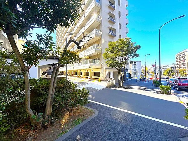 京王井の頭線「神泉」駅まで徒歩7分。各方面へのアクセスがよく、通勤・通学やお出かけにも便利です。