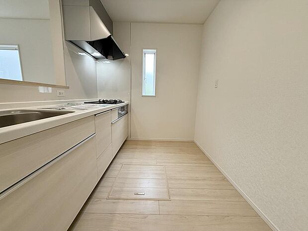 新しいお住まいのキッチンで、休日は家族でお料理を楽しむ時間が増えそうです。