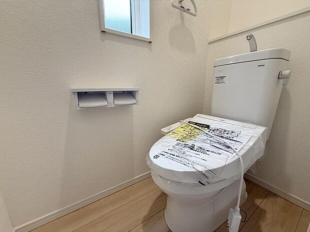 清潔感があるトイレです。仕様の詳細など、気になることはお気軽にお尋ねください。