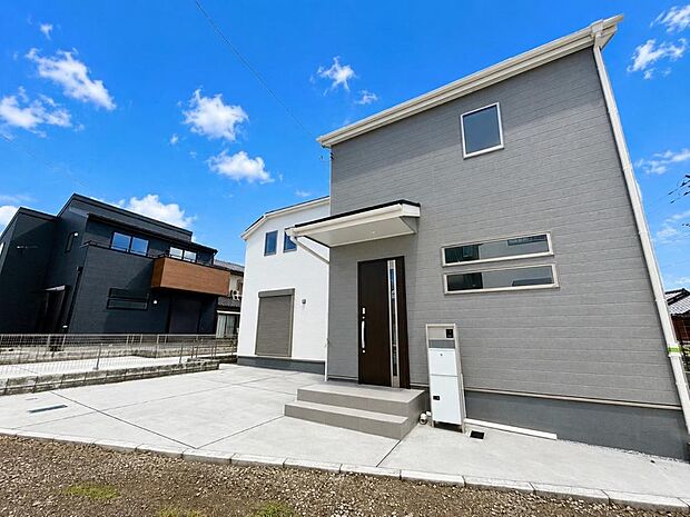 第一種低層住居専用地域内、落ち着いた住宅街の一画に位置しています。※バーチャル加工を施しています。