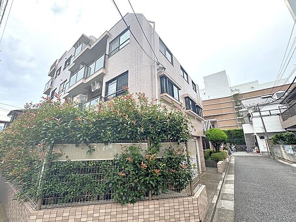 幅広い世代の方が暮らしやすい、豊かな自然とほどよい利便を享受する住環境です。