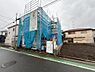 外観：前面道路はアスファルト舗装されています。自転車の走行や、ベビーカーを押して外出する際も快適です。