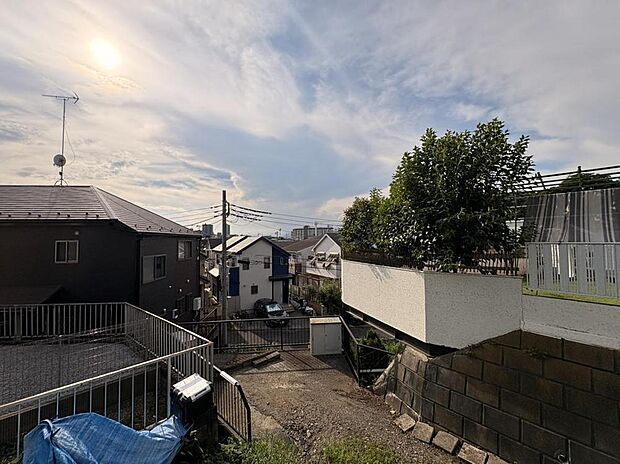 仕事や家事の合間の休憩に、外の景色を眺めればリフレッシュにもなりそうです。