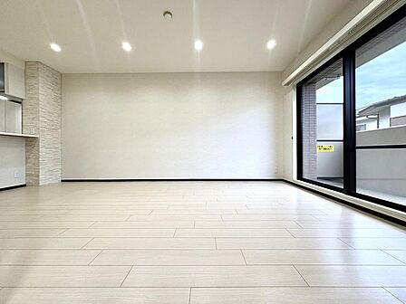 内装リフォーム実施済のきれいな住まいです。水回り設備も新調され、新生活を気持ち良くスタートできます。