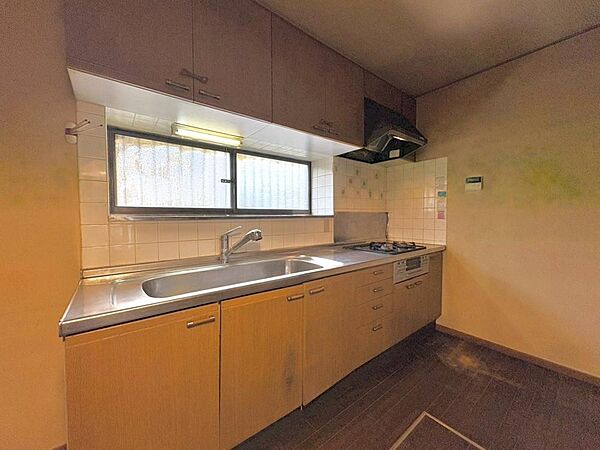 新しいお住まいのキッチンで、休日は家族でお料理を楽しむ時間が増えそうです。
