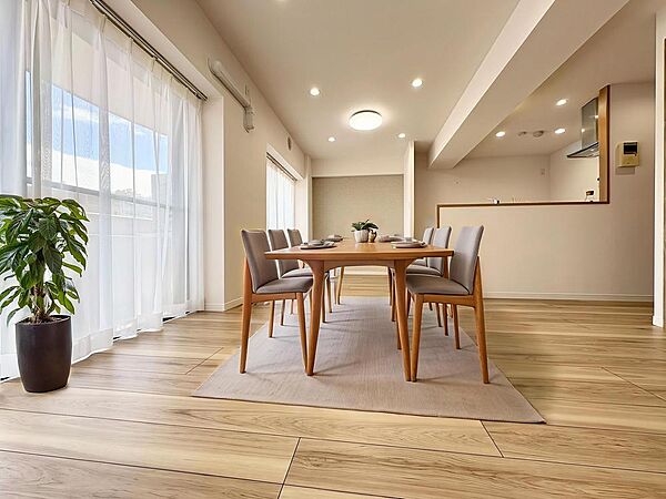 お好きな小物や写真を飾り、お住まいづくりをお楽しみください。※バーチャル加工を施しています。