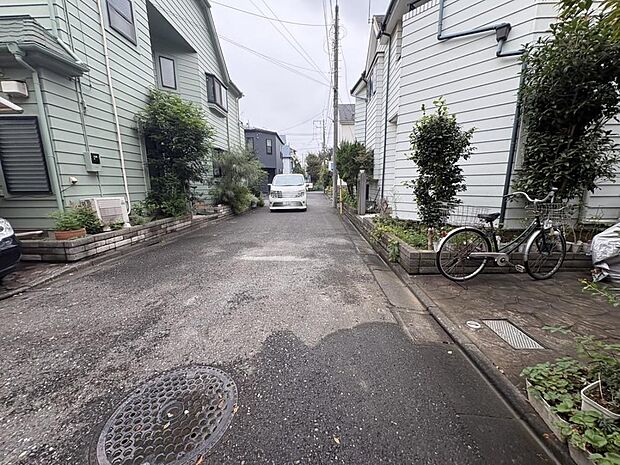 (周辺写真)坂道の少ない平坦地エリアで自転車での移動もしやすい環境。