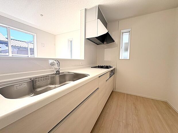 新しいお住まいのキッチンで、休日は家族でお料理を楽しむ時間が増えそうです。