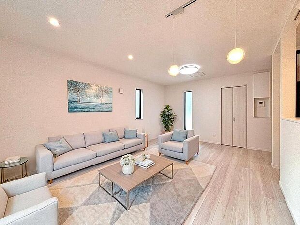 お住まいの中心のLDKは、自然とご家族が集まる癒しの空間です。※バーチャル加工を施しています。