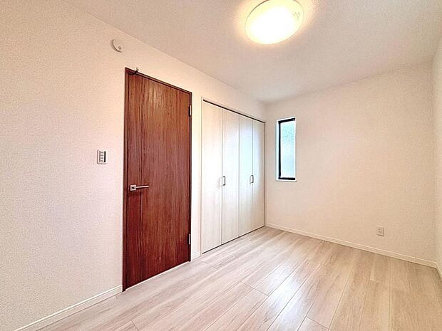 お手入れのしやすい仕様です。普段はフロアモップなどを使って、簡単にお掃除ができそうです。