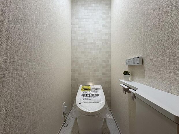 トイレは2か所に設置されており、来客時やご家族が揃う時もゆとりをもって利用できます。