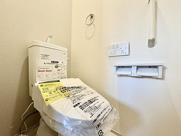 トイレは2か所に設置されており、来客時やご家族が揃う時もゆとりをもって利用できます。