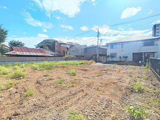 豊かな緑で彩られた、穏やかな住環境です。現地ご見学の際は、周辺の街並みも併せてご確認ください。