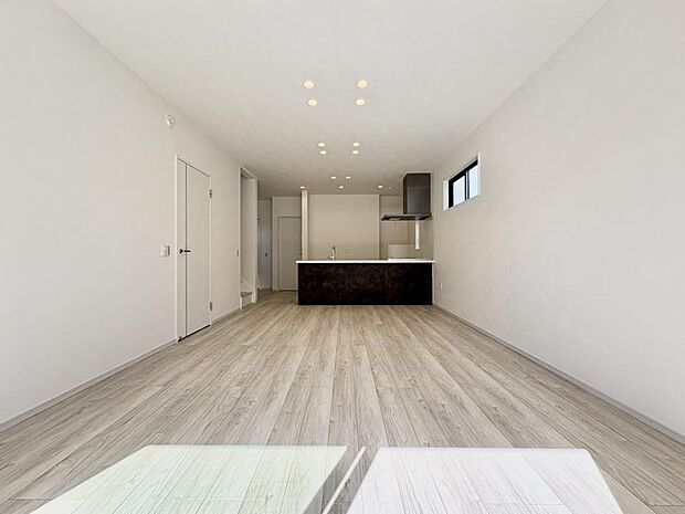 採光・通風に考慮されたLDKです。快適で居心地の良い、家族団らんのひと時をお過ごしいただけます。