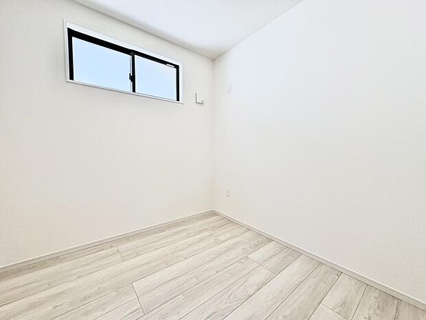 テレワークなどの作業部屋や家事室、子供部屋としても便利なお部屋です。