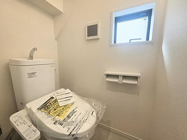 トイレは2か所に設置されており、来客時やご家族が揃う時もゆとりをもって利用できます。
