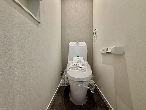 【同様仕様】トイレは1階と2階の2ヶ所にあり、ご家族の使用が重なる時間帯も安心です。