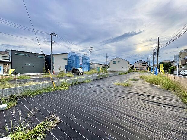現地だけではなく、周辺の施設・道路など、生活するにあたって重要なポイントも併せてご案内可能です。