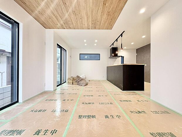 (現地モデル棟写真)ご家族の写真やお子様の絵を飾り、お気に入りの住空間にすることができます。