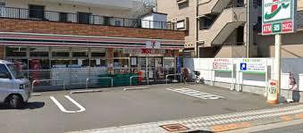 セブンイレブン国立東3丁目店まで約306m