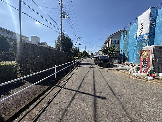 現地にて、実際の日当たりや、周辺の街並み・道路幅、交通量などをご体感くださいませ。