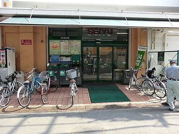 西友上石神井店まで約744m