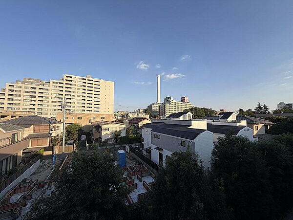 現地から、昼と夜で違った雰囲気の景色を楽しむことができます。