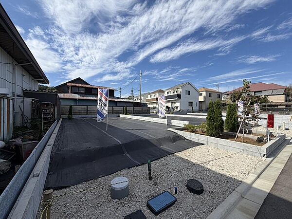 「現地土地写真」時間帯によって変わる陽の入り方を考慮しながら、リビングや寝室の配置をはじめ、窓の位置や大きさまで暮らしに合わせたプランをご検討いただけます。