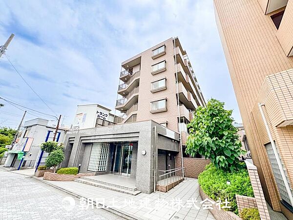 時間のゆとりと空間、暖かな陽光がもたらす光と風を独占してください。