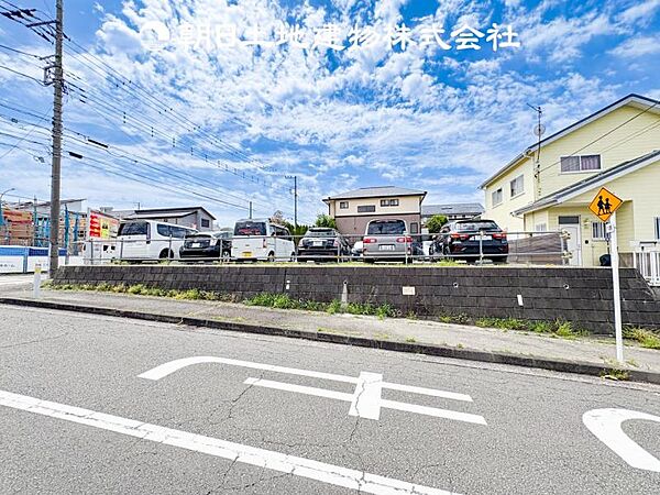 【現地写真】建築条件なしの売地につきお好きなハウスメーカーにて建築が可能です。