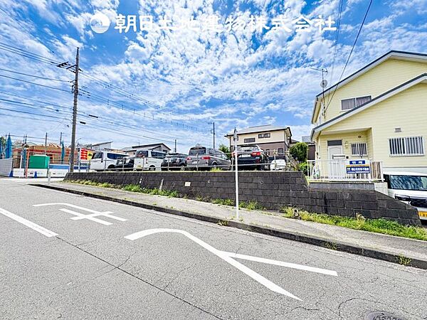 【現地写真】建築条件なしの売地につきお好きなハウスメーカーにて建築が可能です。