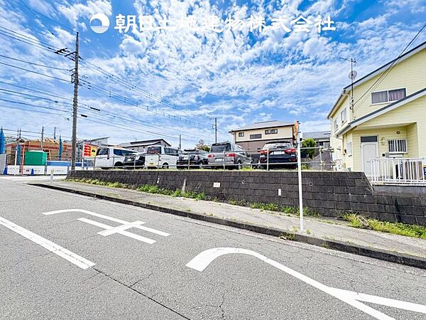 【現地写真】建築条件なしの売地につきお好きなハウスメーカーにて建築が可能です。