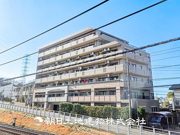 【外観写真】時間のゆとりと空間、暖かな陽光がもたらす光と風を独占してください。