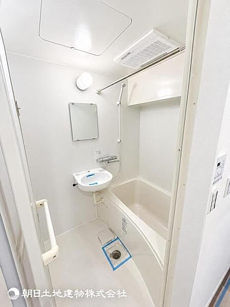 【浴室】1日の疲れを癒すバスタイム。心地よいリラックスを叶える独立した美しい空間です。