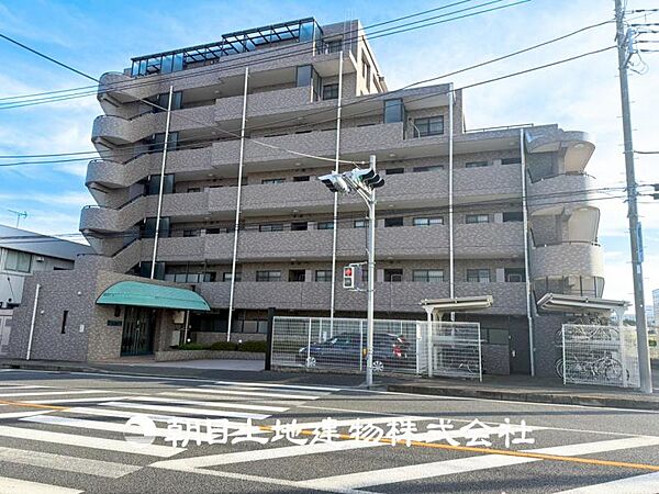 快適な日常を支える機能性と強さがひとつになった自慢のキッチンです。