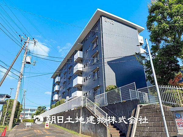 一人で過ごす空間は音楽を聴いたり読書をしたりと趣味を楽しめる空間です。
