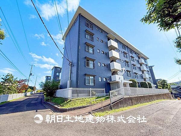 大切なご家族、招いた友人と過ごすひと時を溢れる光が優しく包み込む空間。