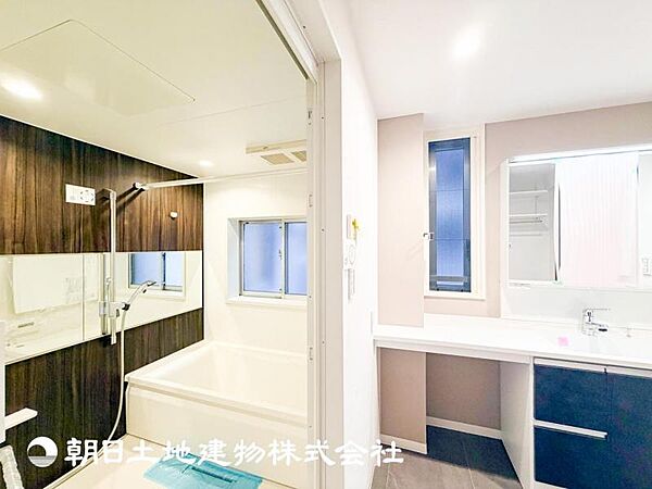 【洗面化粧台】慌ただしい1日が始まり、充実した1日の終わりを締めくくる洗面所。