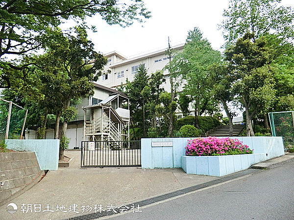 【菅生中学校】2600ｍ　生徒同士の協力を大切にし、落ち着いた環境で学べる学校。地域との結びつきも強く、安心して成長できる学びの場が整っています。