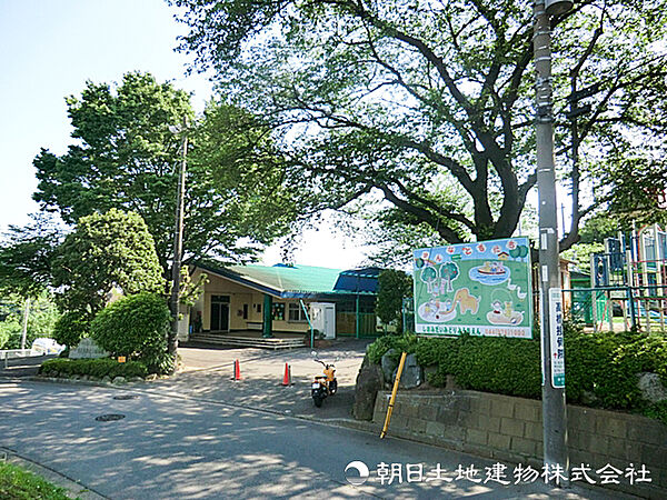 【潮見台みどり幼稚園】550ｍ　自然に親しみながらのびのび過ごせる環境が魅力の園。遊びと学びが調和し、子どもの感性と主体性を豊かに育んでくれます。