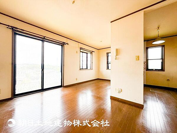 【リビング】何気なく過ぎる時でさえも上質なひと時となる快適な空間を目指しております。